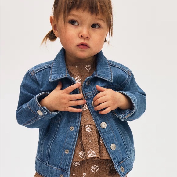 H & M Classic Lt Blue Denim Silver Snap Close Fold Collar Trucker Jean Jacket - Picture 11 of 13